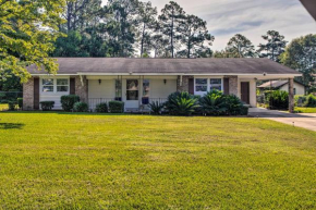 Cozy Waycross House with Yard and Screened Patio!